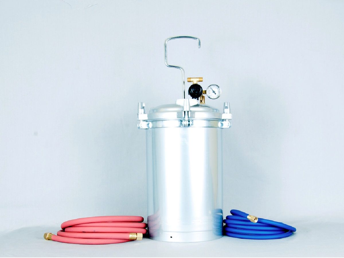 2.5 gallon pressurized paint tank